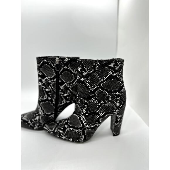Rampage Snake Skin Animal Print Heeled Boots NWOB Women's Sz 8 Black White - Picture 5 of 12